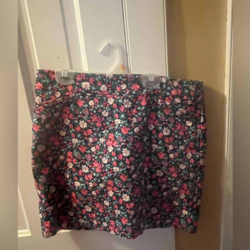 Croft & Barrow Floral Skort 8R mini length - Picture 3 of 4